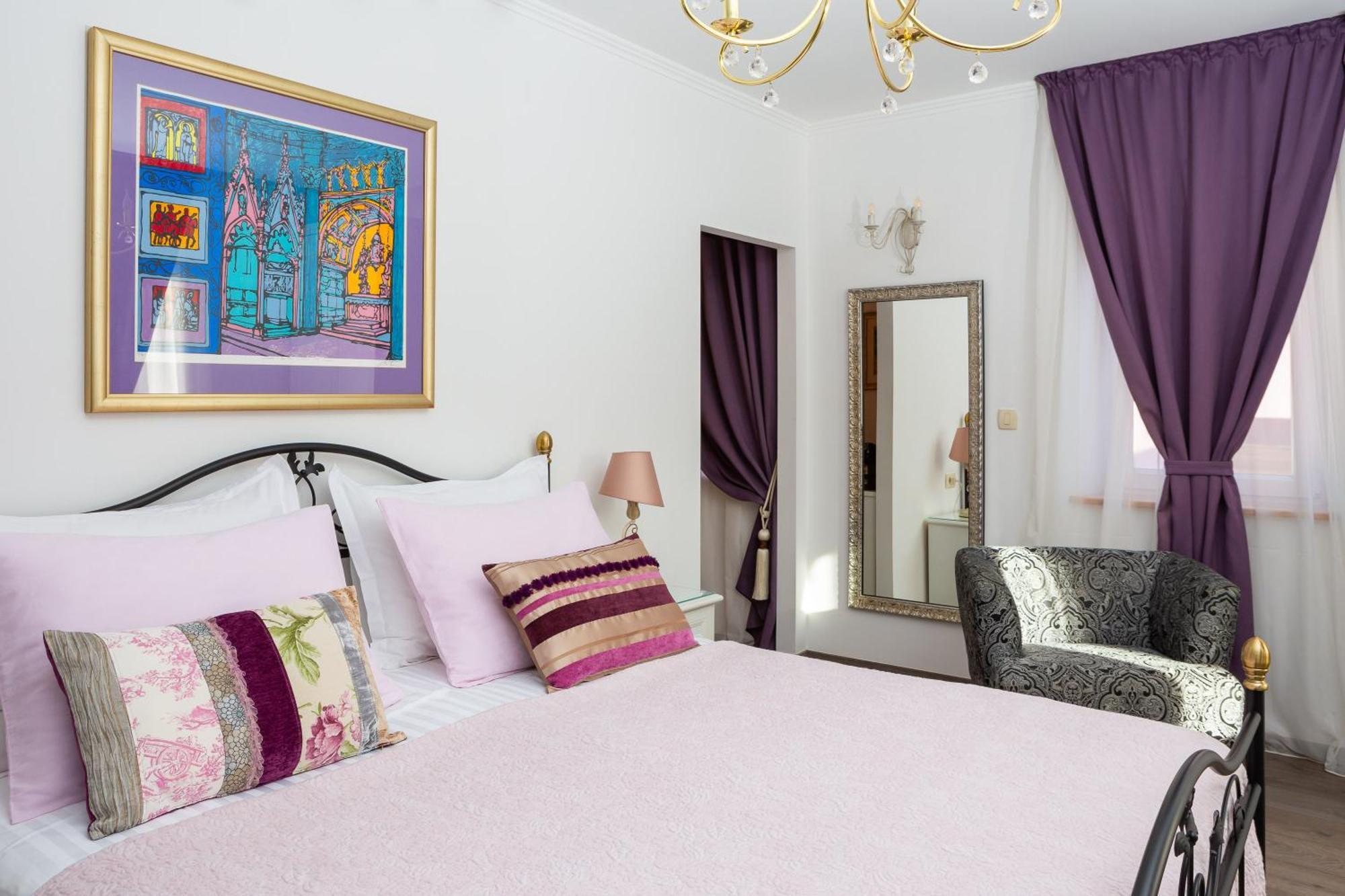 Romantic Luxury krevet i doručak 4*