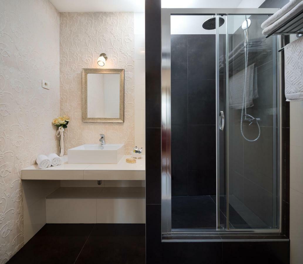 krevet i doručak Romantic Luxury 4*